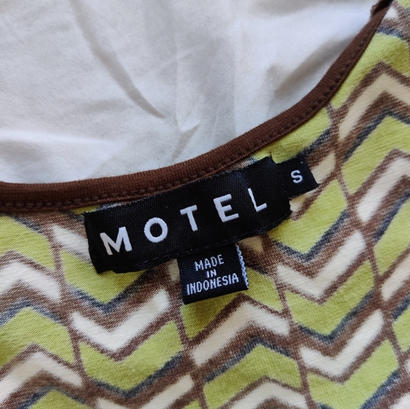 NWOT Motel Rocks Lilith short sleeve mini dress in Chevron green - Picture 10 of 10